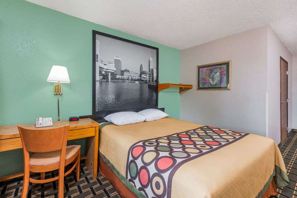 Super 8 by Wyndham Twinsburg/Cleveland Area