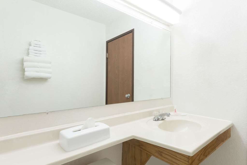 Super 8 by Wyndham Twinsburg/Cleveland Area