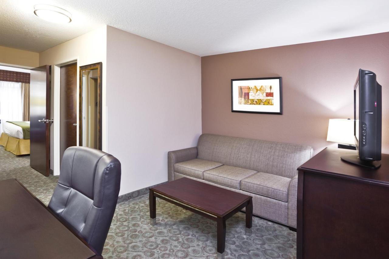Holiday Inn Express Hotel & Suites Van Wert