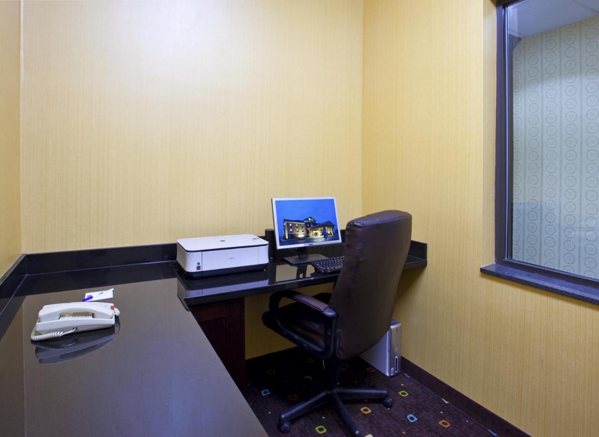 Holiday Inn Express Hotel & Suites Van Wert