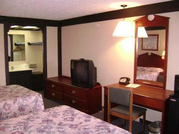 OYO Hotel Wadsworth OH I-76