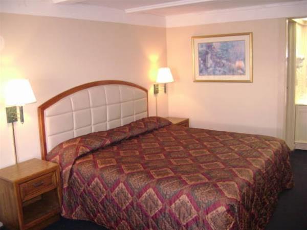 OYO Hotel Wadsworth OH I-76