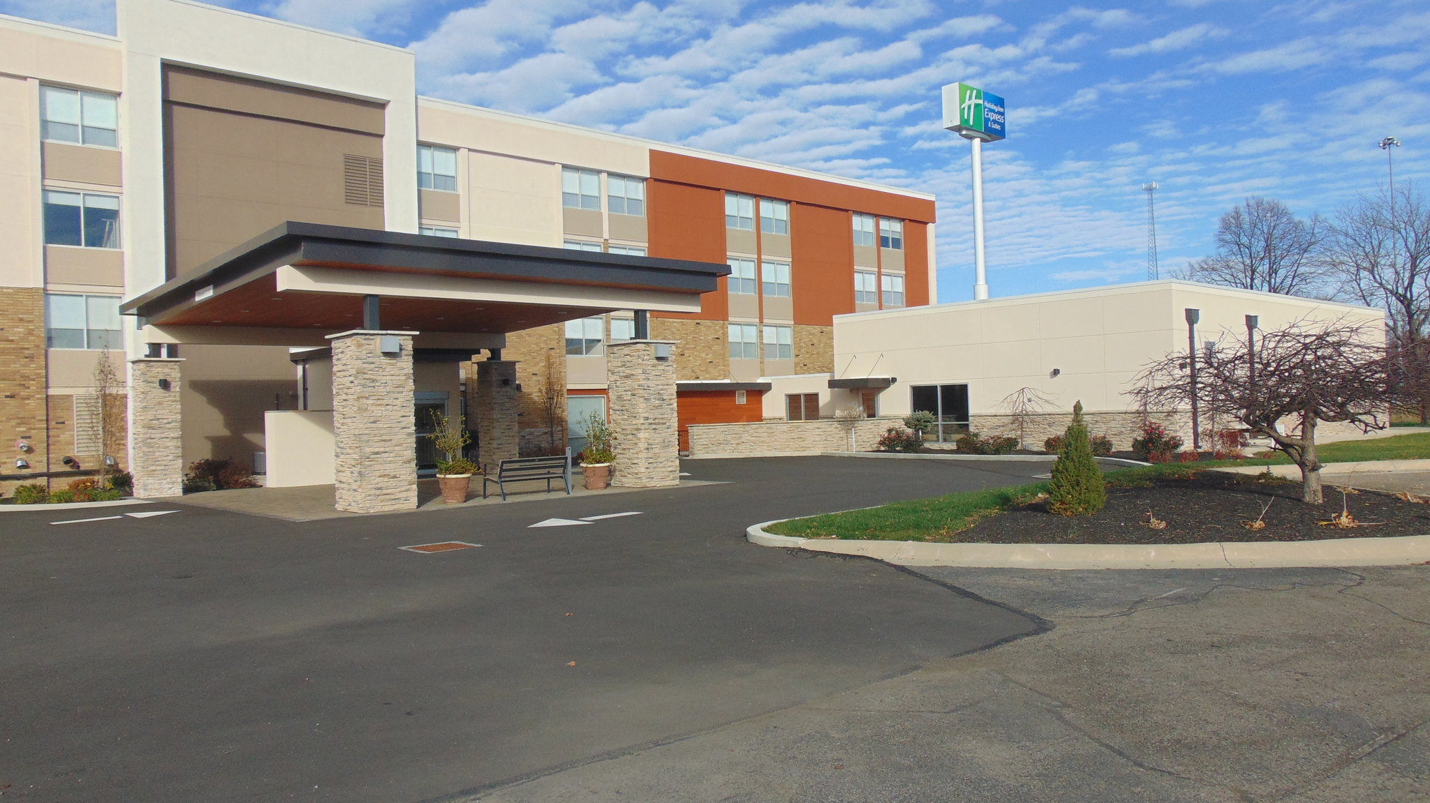 Holiday Inn Express & Suites Wapakoneta