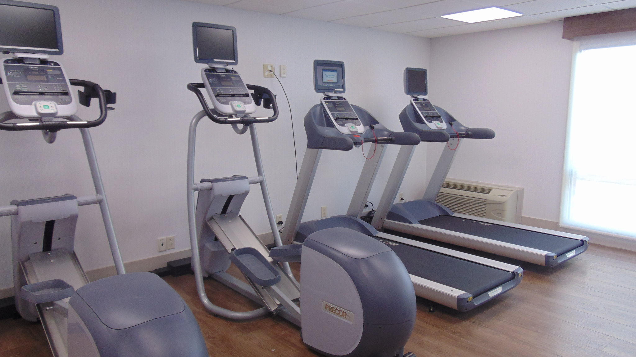 Holiday Inn Express & Suites Wapakoneta