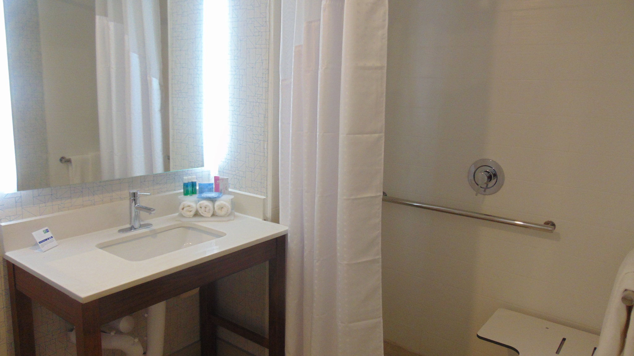 Holiday Inn Express & Suites Wapakoneta