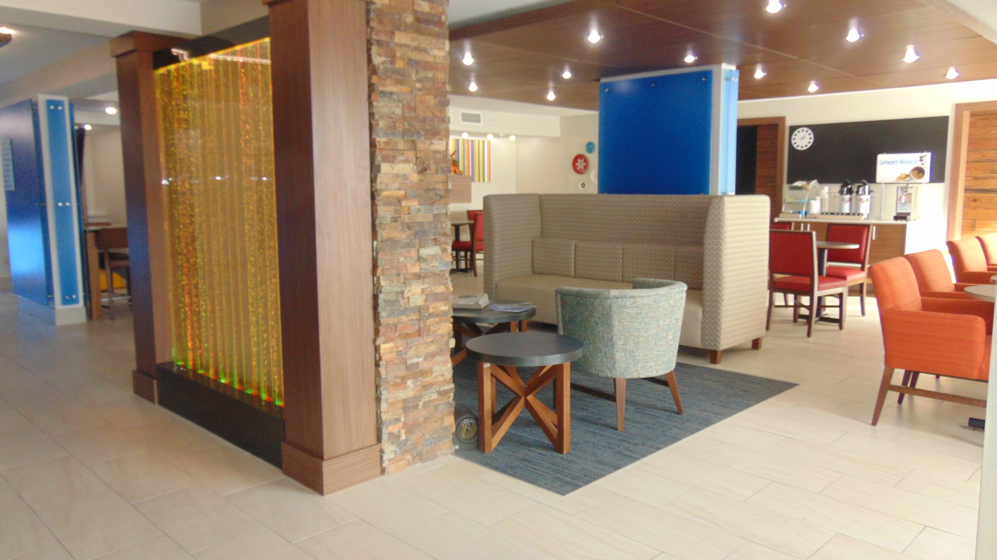 Holiday Inn Express & Suites Wapakoneta