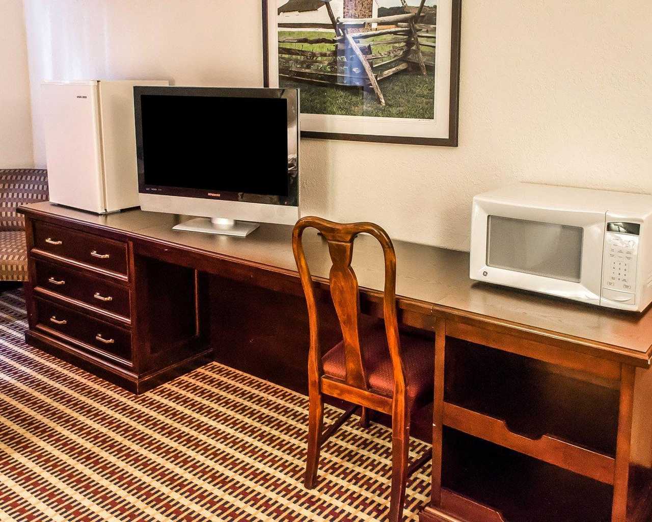 Economy Inn & Suites