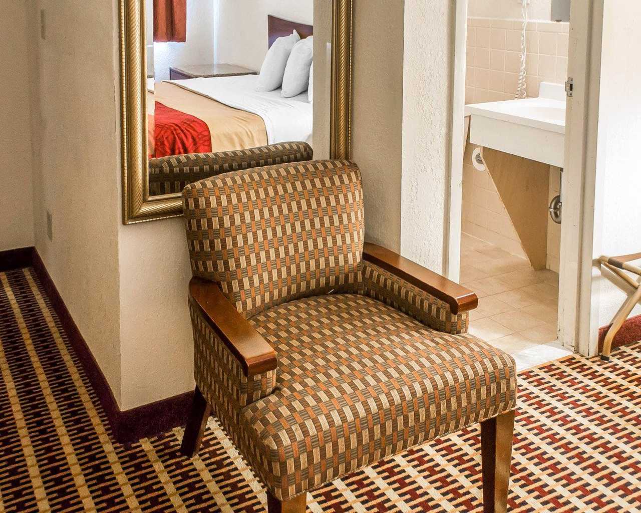 Economy Inn & Suites