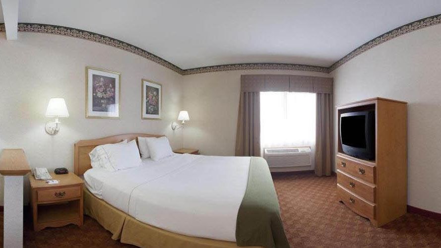 Holiday Inn Express & Suites Wauseon