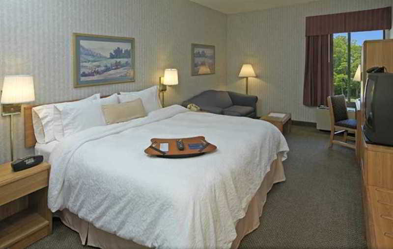 Hampton Inn Cleveland - Westlake