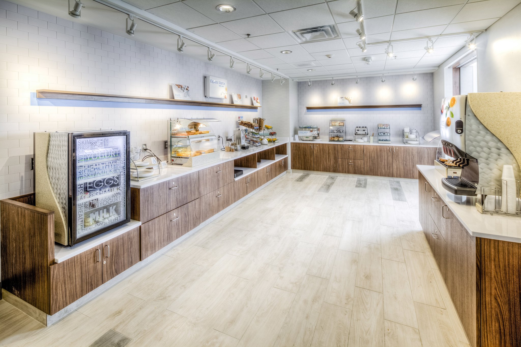 Holiday Inn Express & Suites Cleveland West Westlake