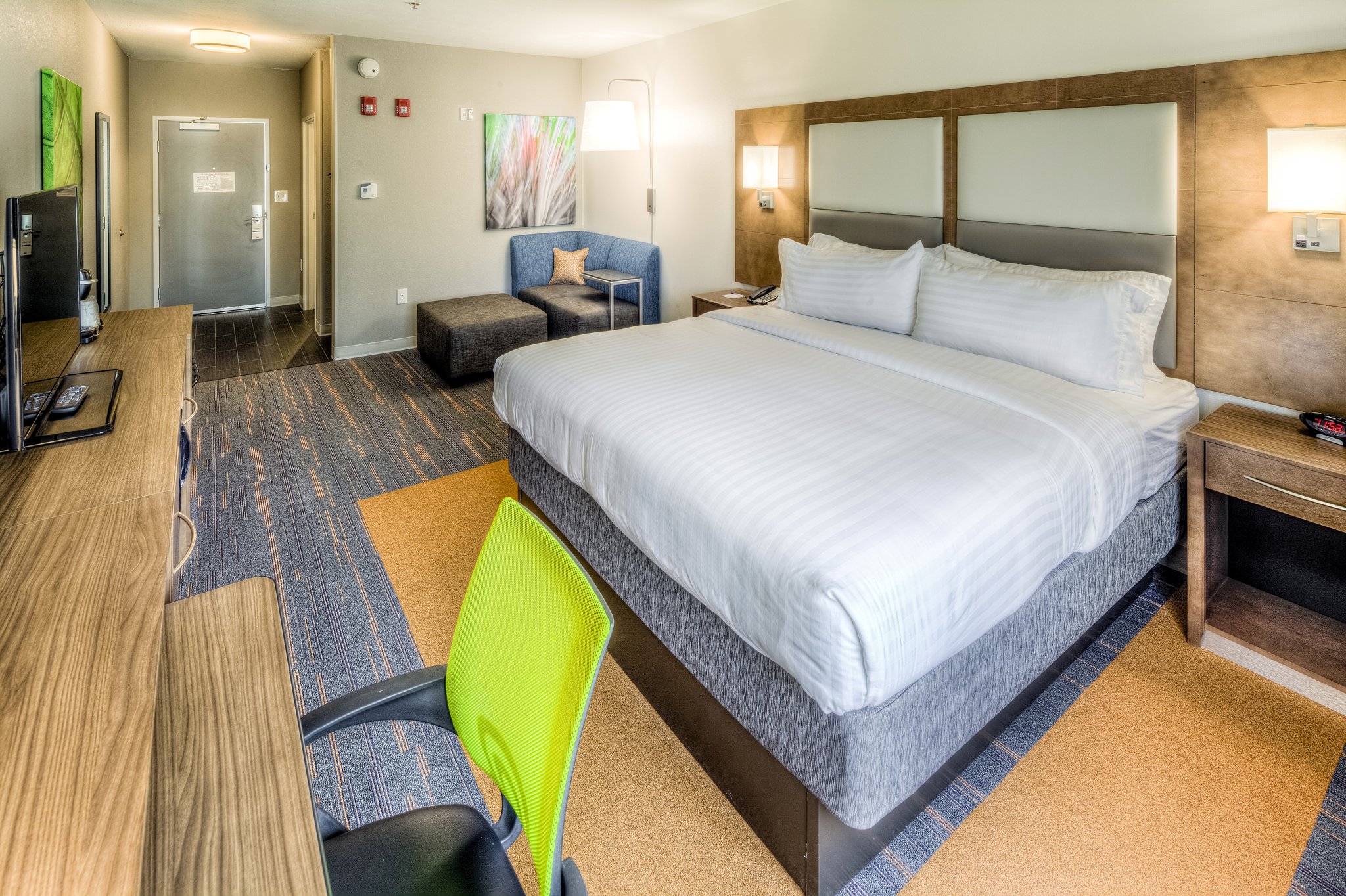 Holiday Inn Express & Suites Cleveland West Westlake