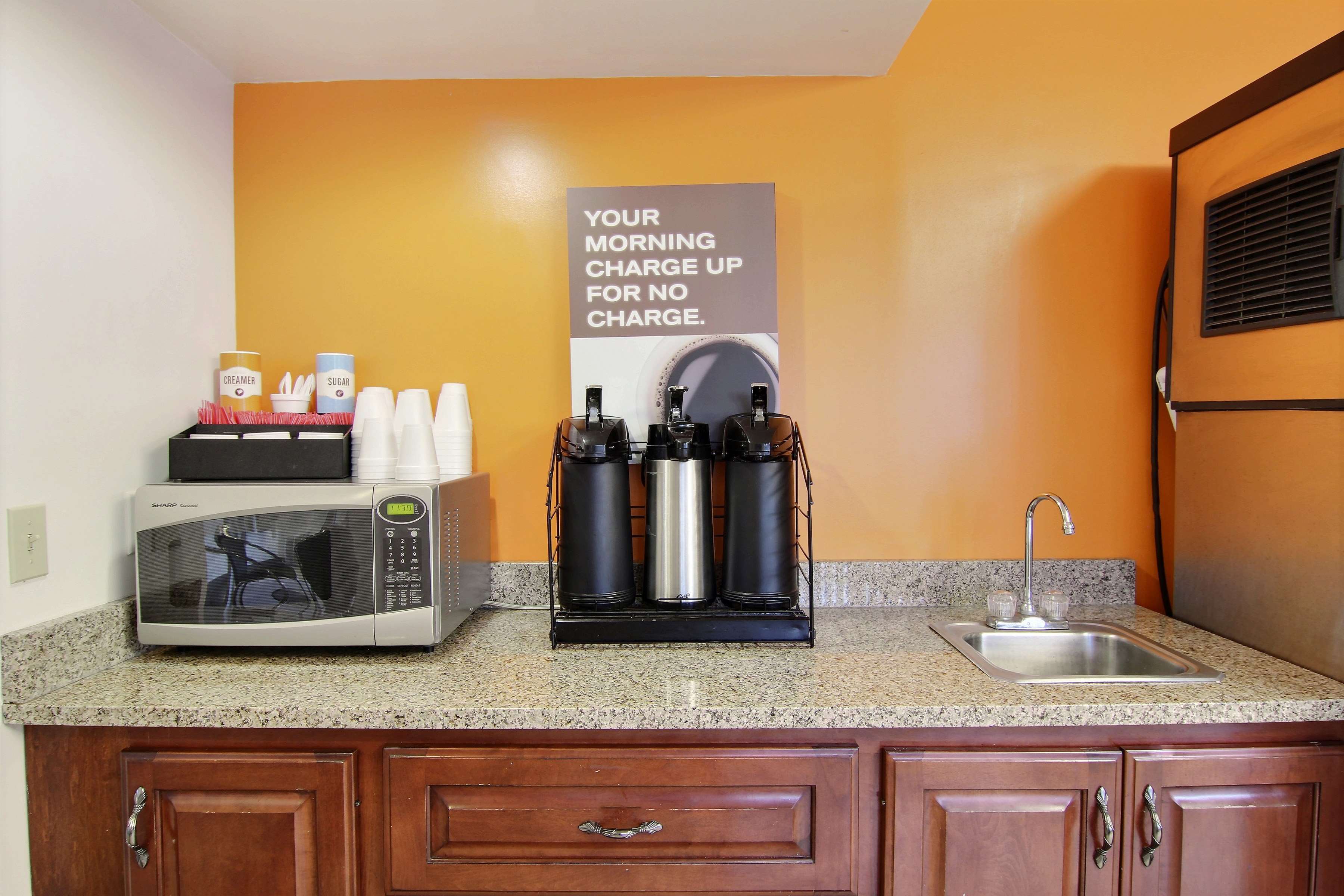 Motel 6 Cleveland - Willoughby