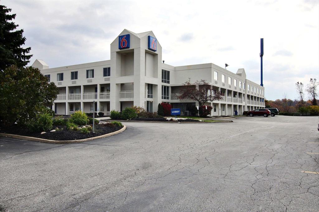 Motel 6 Cleveland - Willoughby