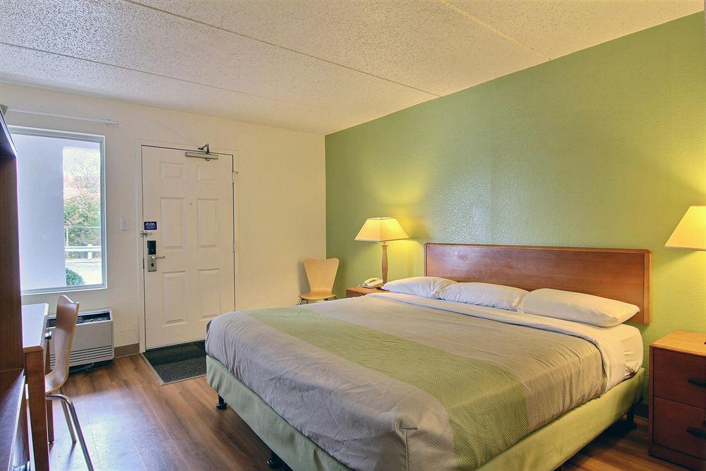 Motel 6 Cleveland - Willoughby