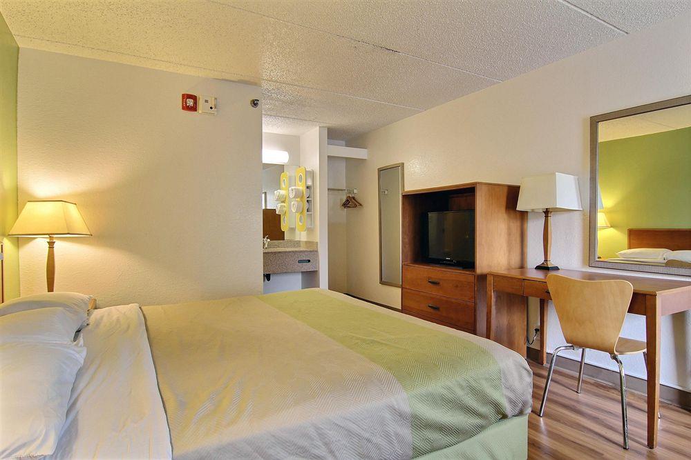 Motel 6 Cleveland - Willoughby