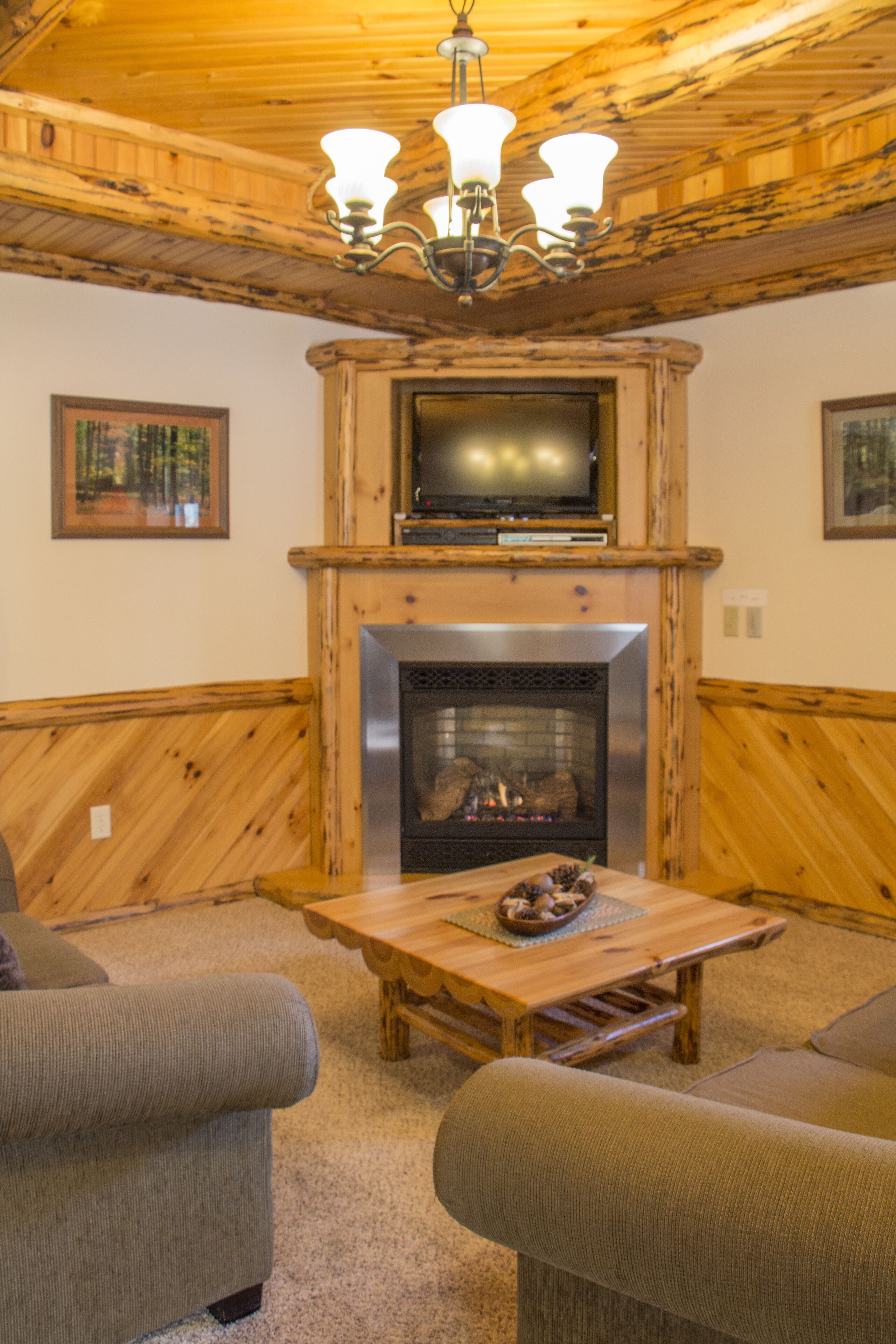 Sojourner's Lodge & Log Cabin Suites