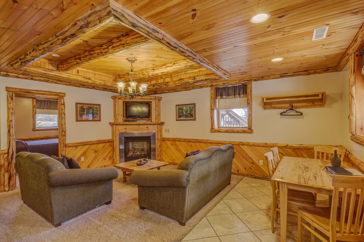 Sojourner's Lodge & Log Cabin Suites