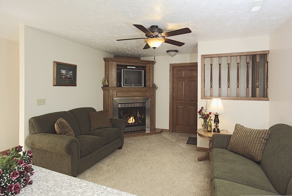 Sojourner's Lodge & Log Cabin Suites
