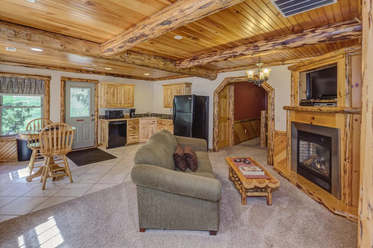 Sojourner's Lodge & Log Cabin Suites