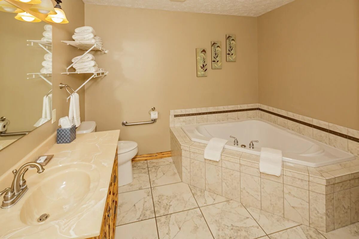 Sojourner's Lodge & Log Cabin Suites