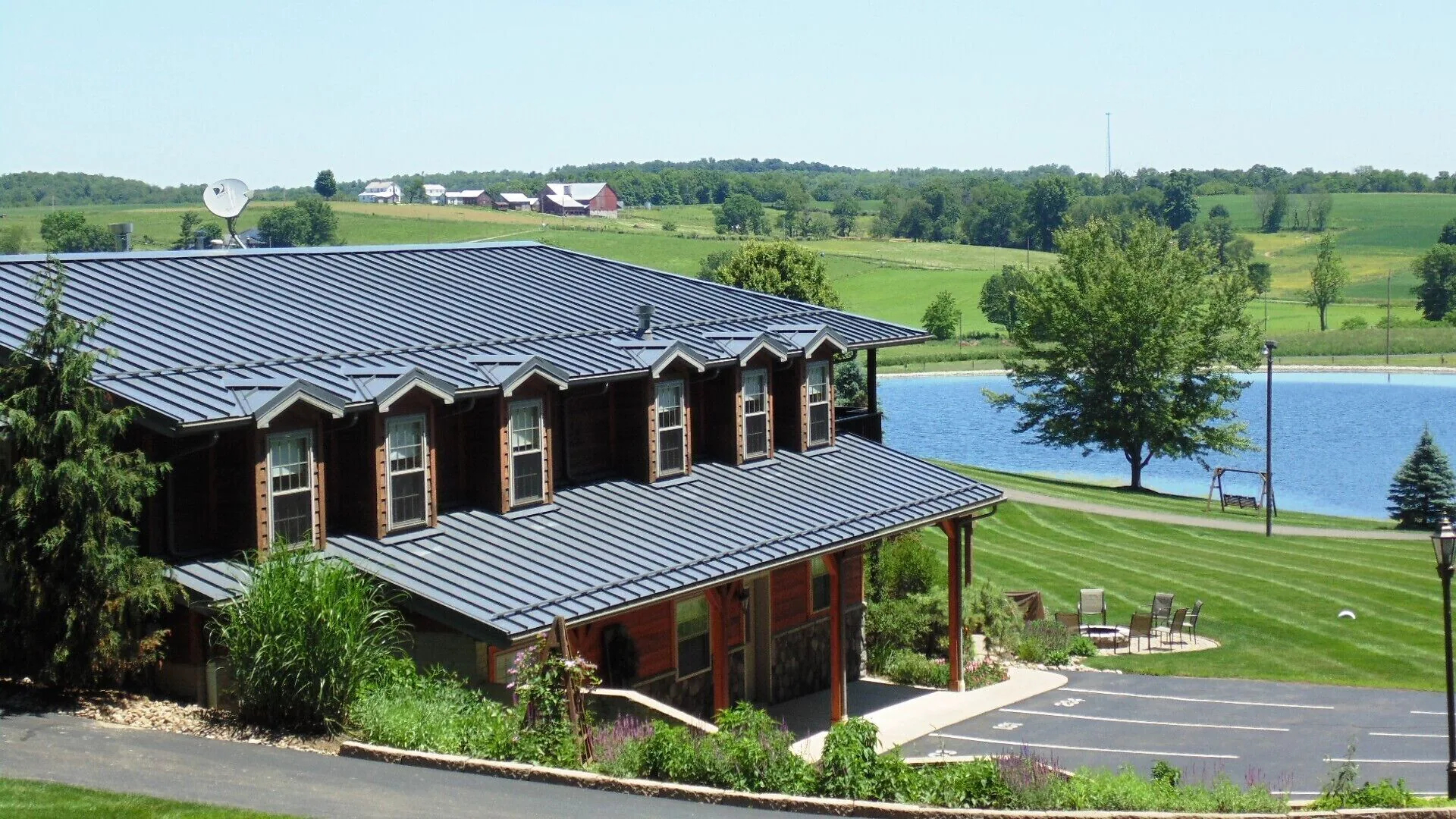 Sojourner's Lodge & Log Cabin Suites