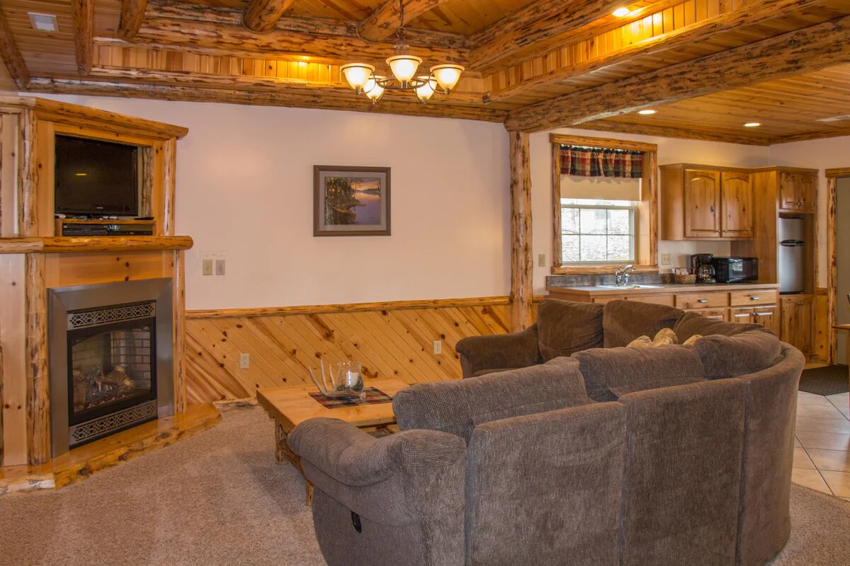 Sojourner's Lodge & Log Cabin Suites