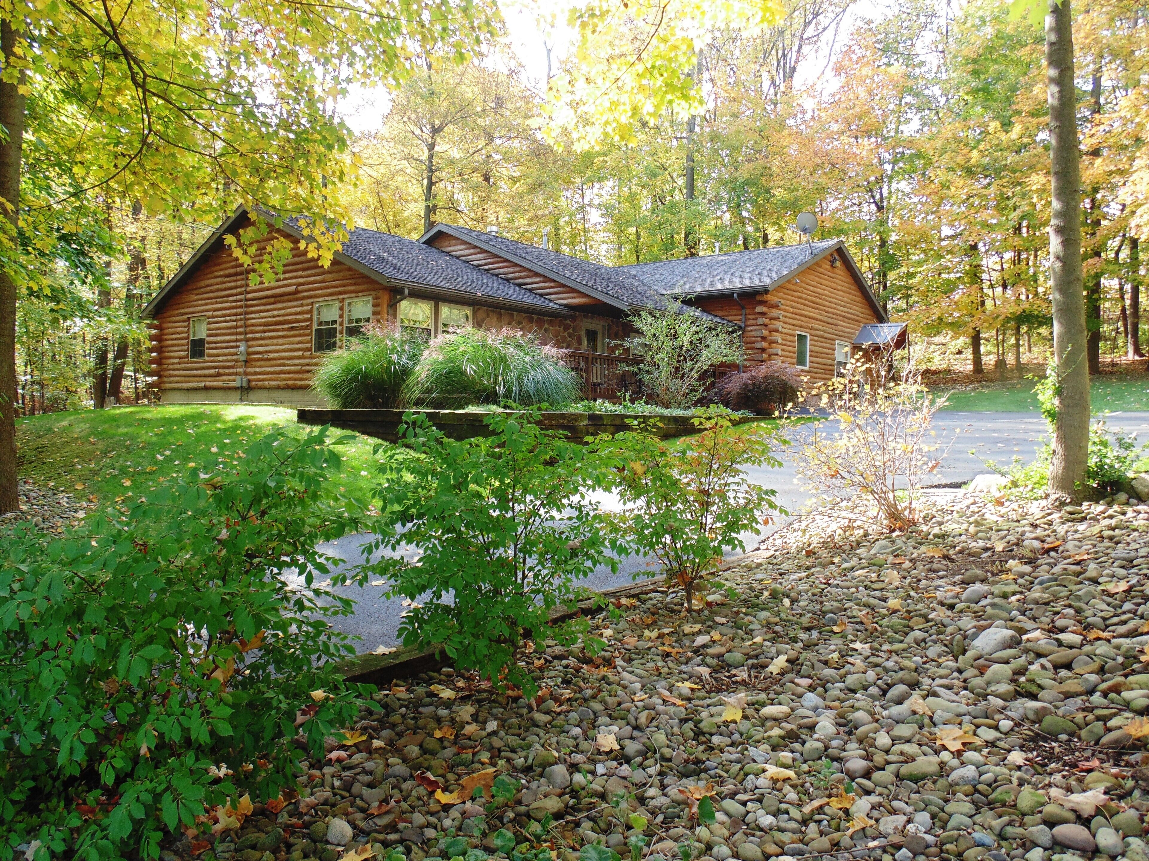 Sojourner's Lodge & Log Cabin Suites