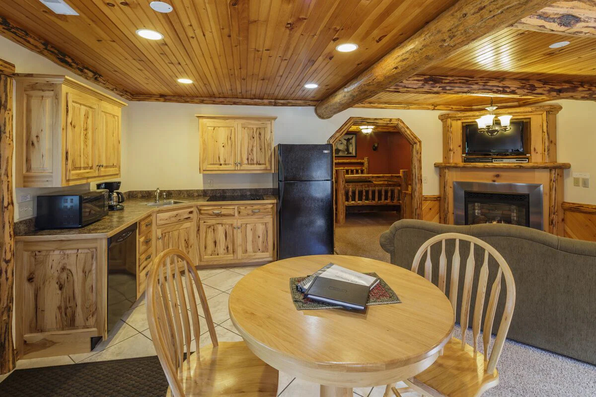 Sojourner's Lodge & Log Cabin Suites
