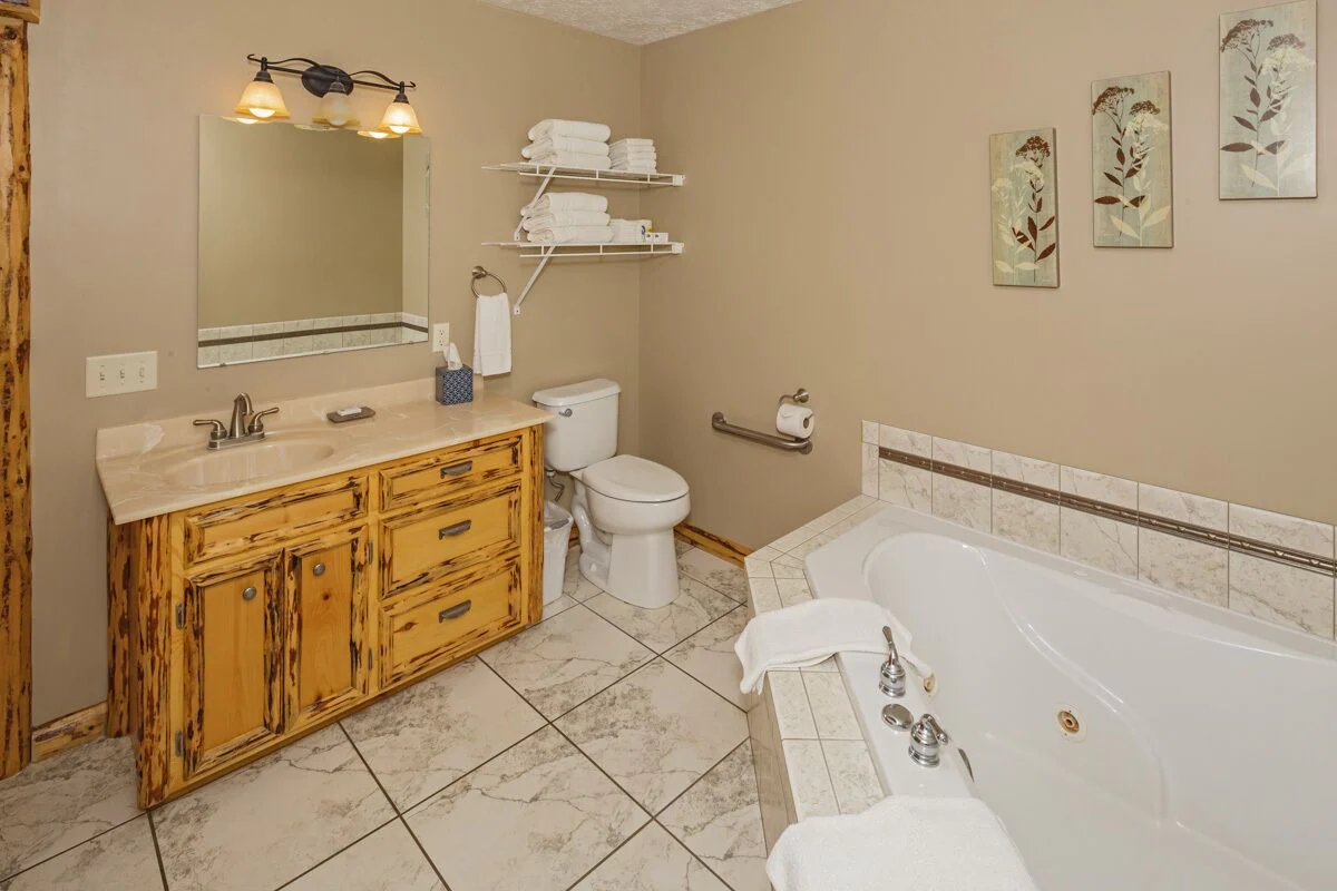 Sojourner's Lodge & Log Cabin Suites