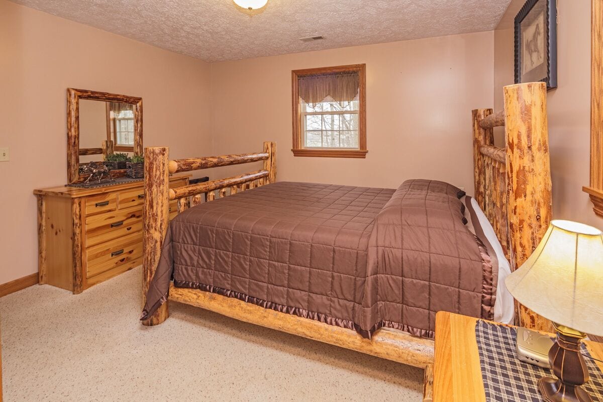 Sojourner's Lodge & Log Cabin Suites