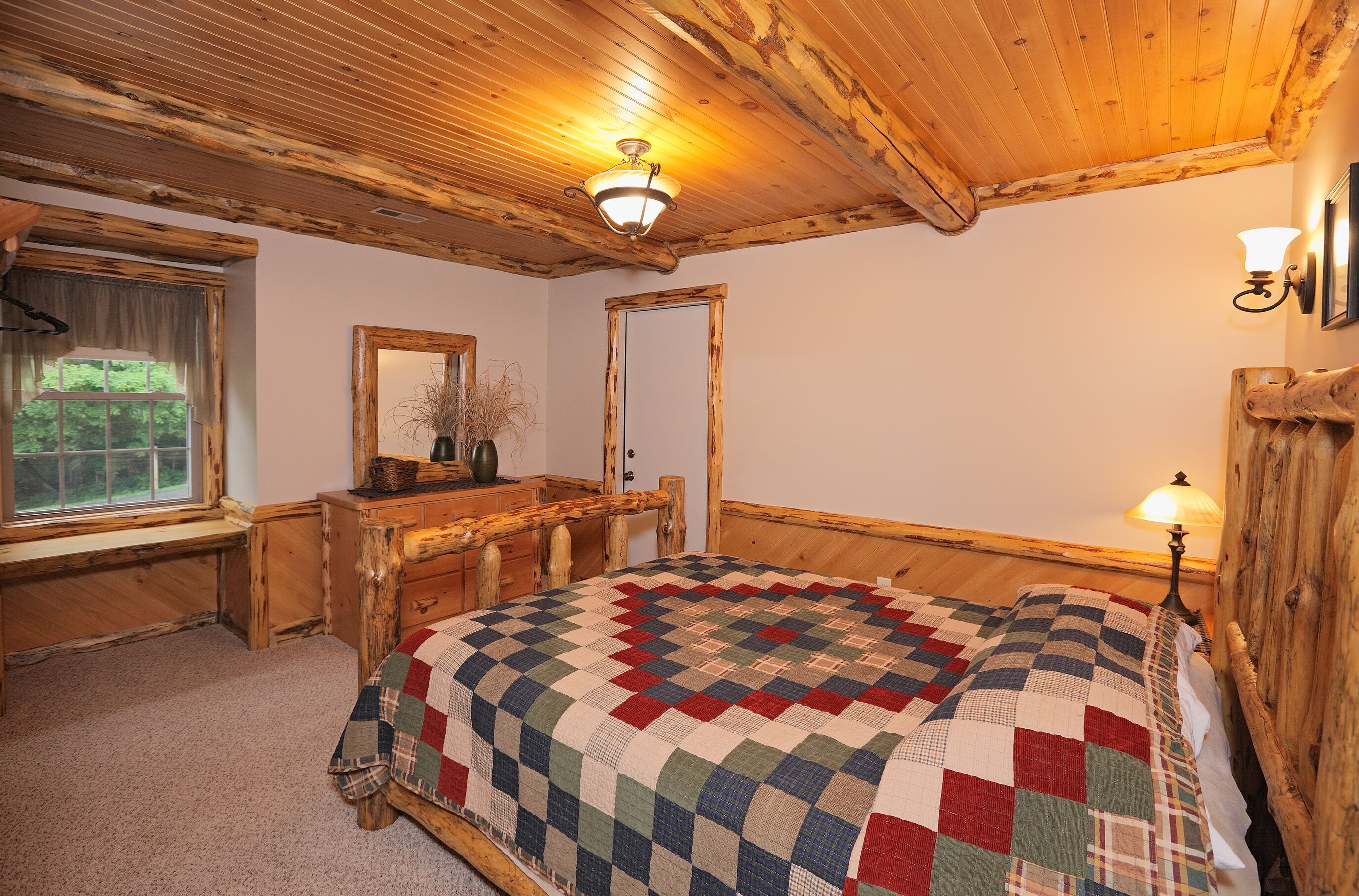 Sojourner's Lodge & Log Cabin Suites