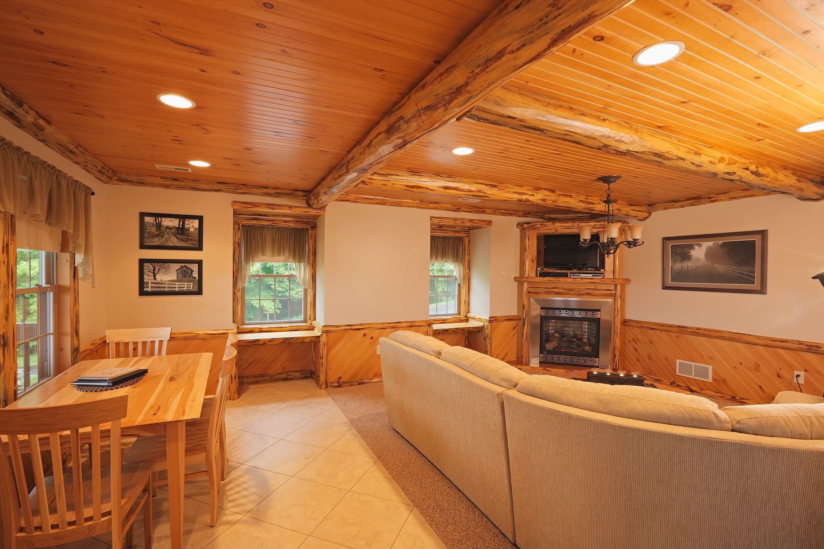 Sojourner's Lodge & Log Cabin Suites