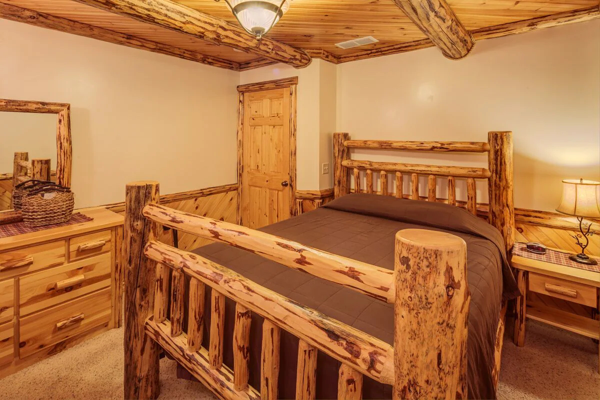 Sojourner's Lodge & Log Cabin Suites