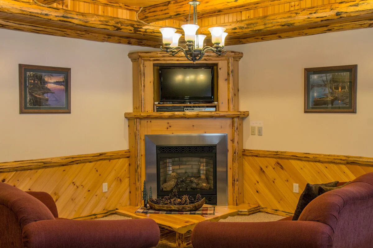 Sojourner's Lodge & Log Cabin Suites