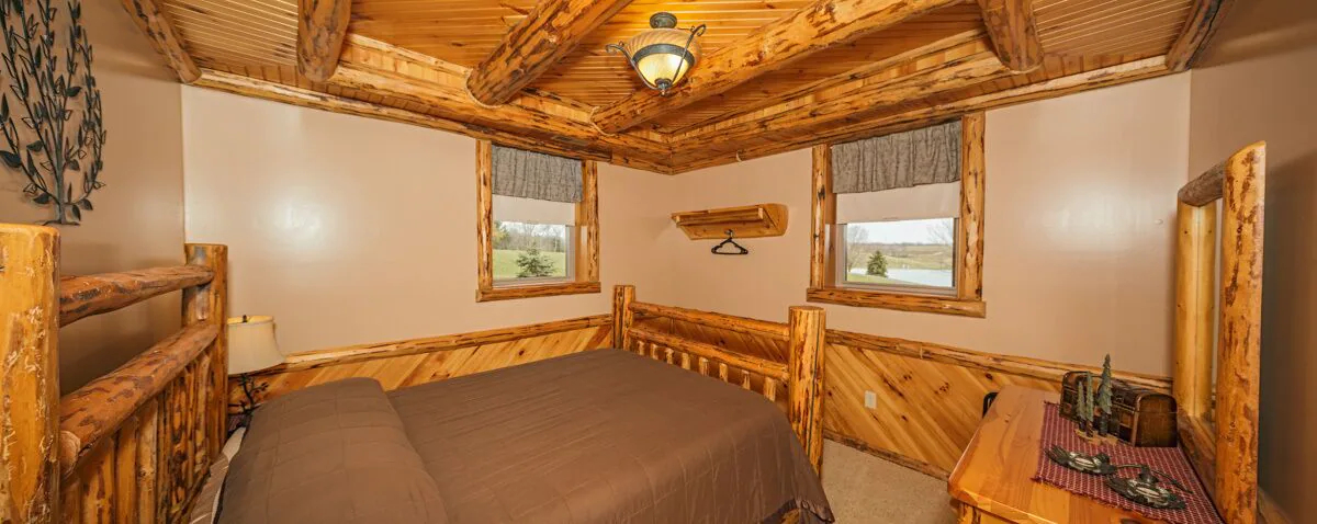 Sojourner's Lodge & Log Cabin Suites