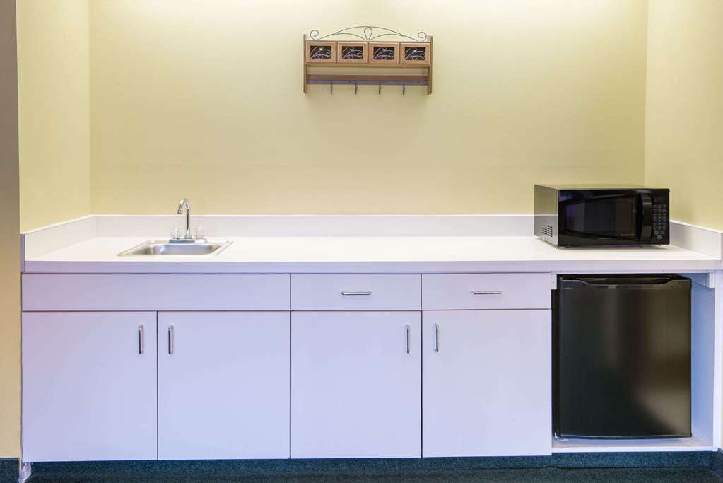 Days Inn by Wyndham Wooster