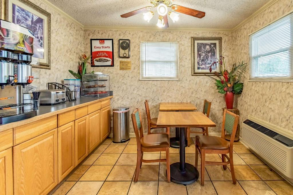 Econo Lodge Worthington