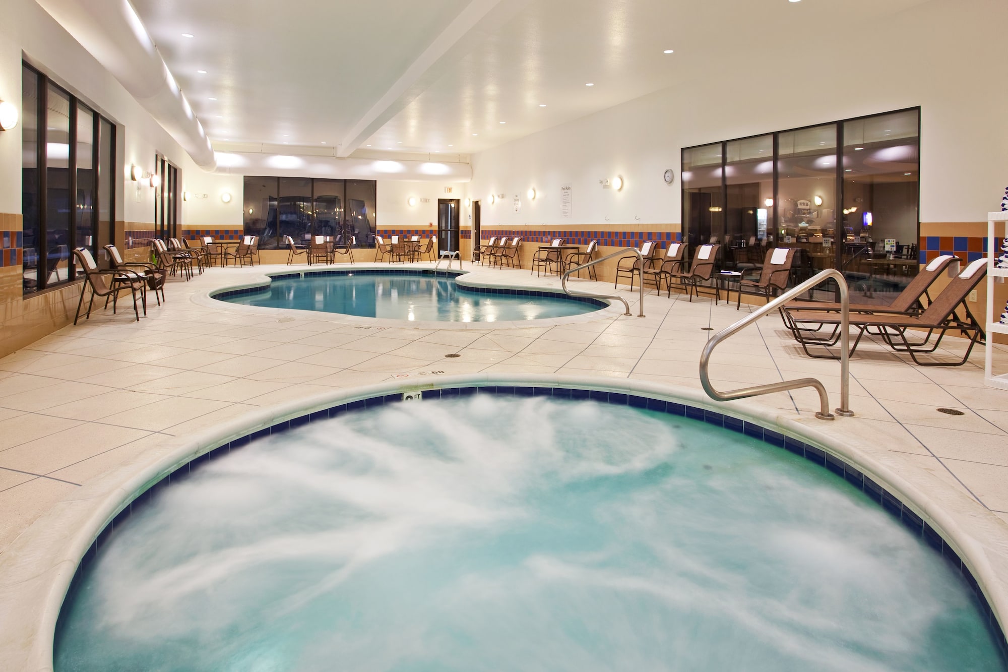 Holiday Inn Express Hotel & Suites Zanesville North
