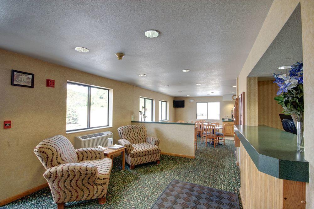 Super 8 by Wyndham Zanesville