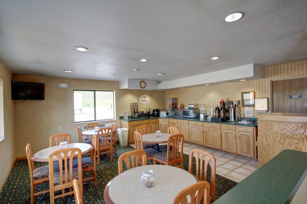 Super 8 by Wyndham Zanesville