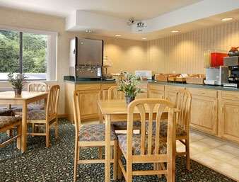 Super 8 by Wyndham Zanesville