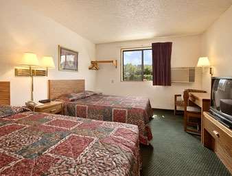 Super 8 by Wyndham Zanesville