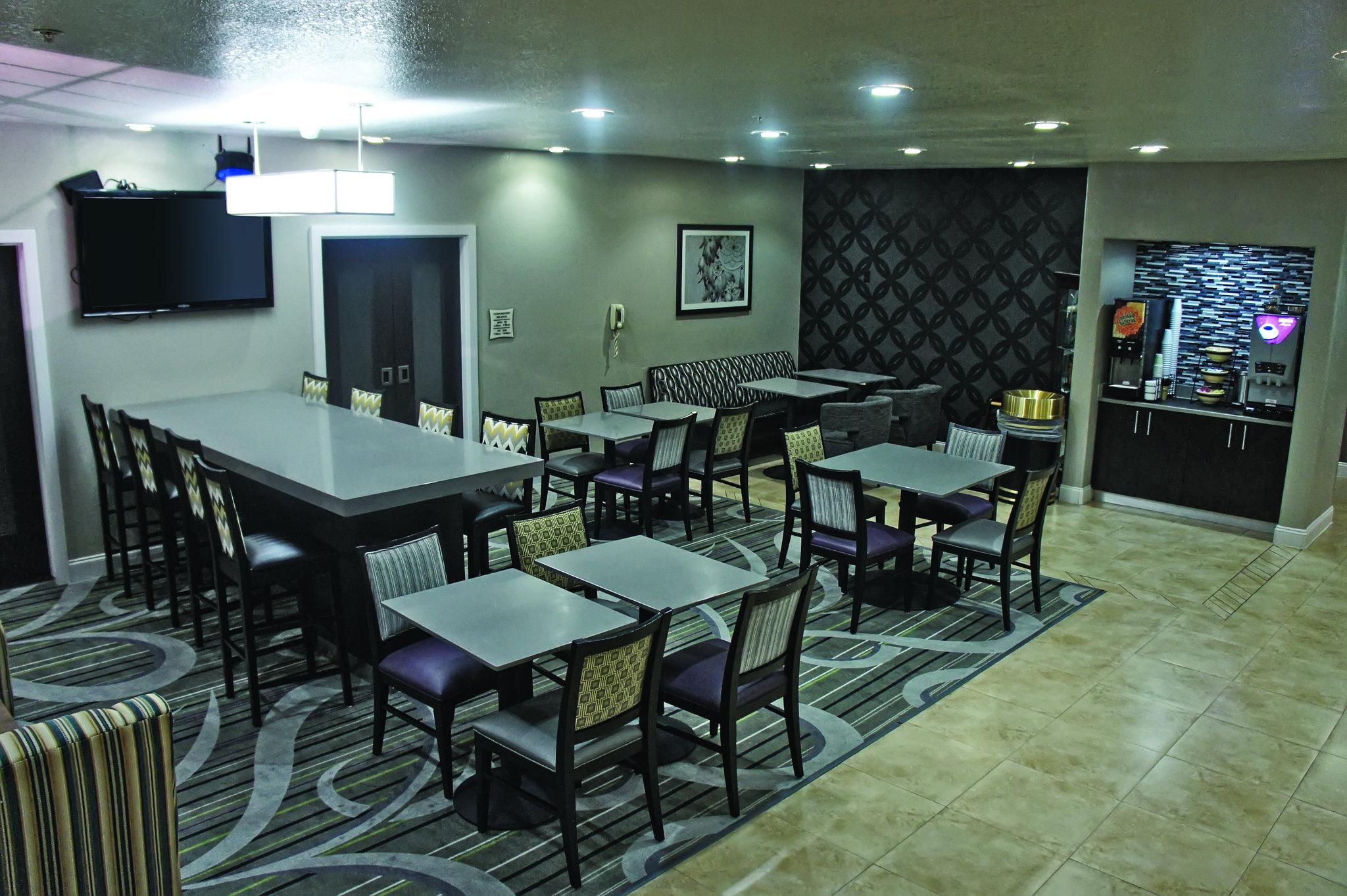 La Quinta Inn & Suites by Wyndham Ada