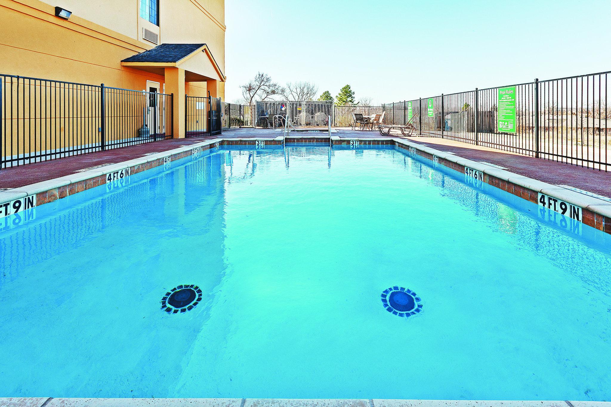 La Quinta Inn & Suites by Wyndham Ada