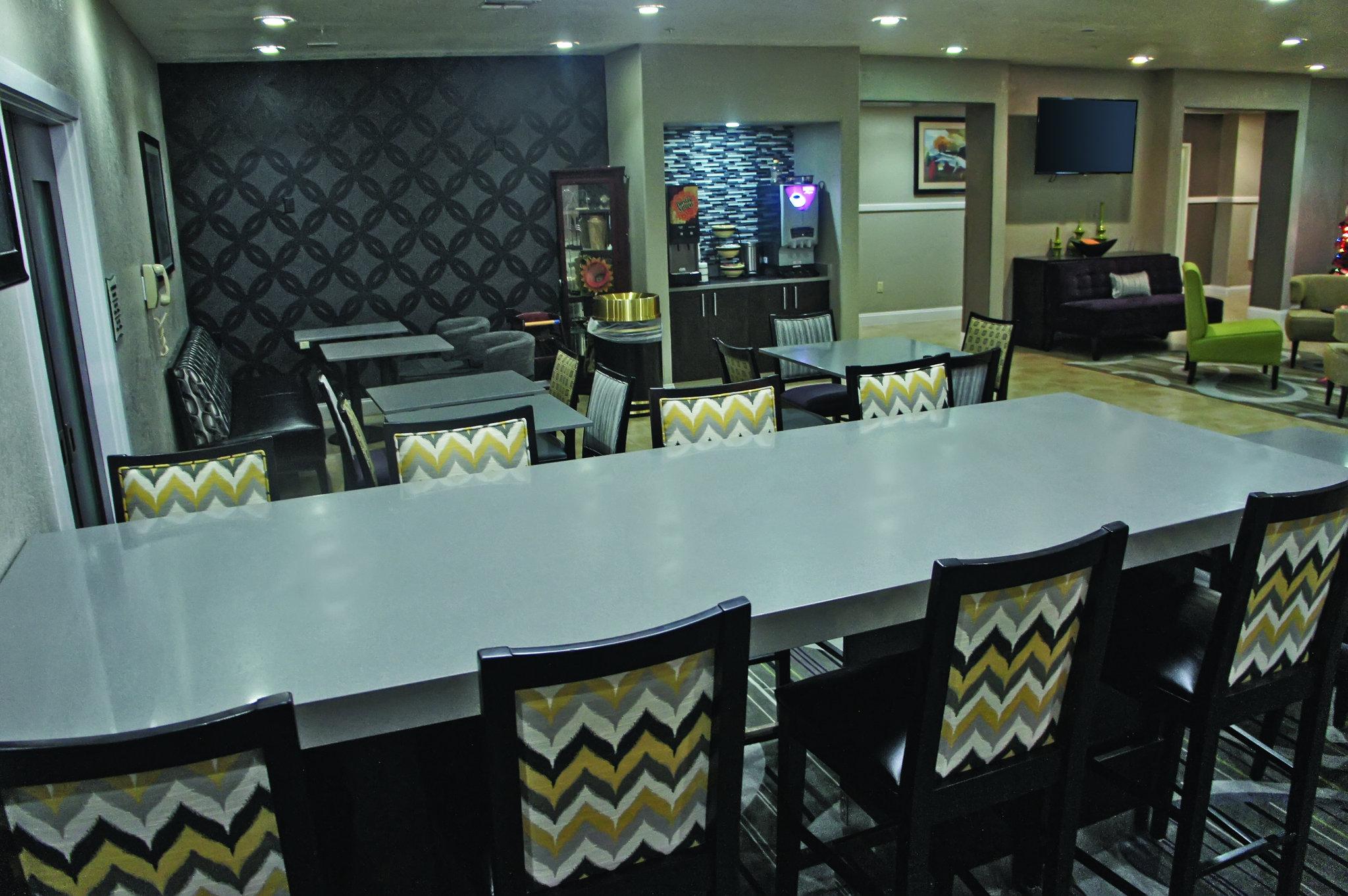 La Quinta Inn & Suites by Wyndham Ada