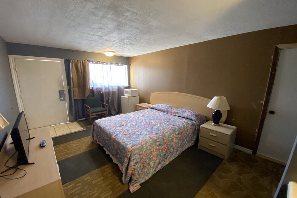 Hotel Cyril OK US-277 by OYO Rooms