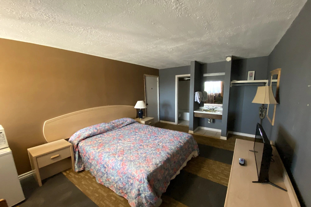 Hotel Cyril OK US-277 by OYO Rooms