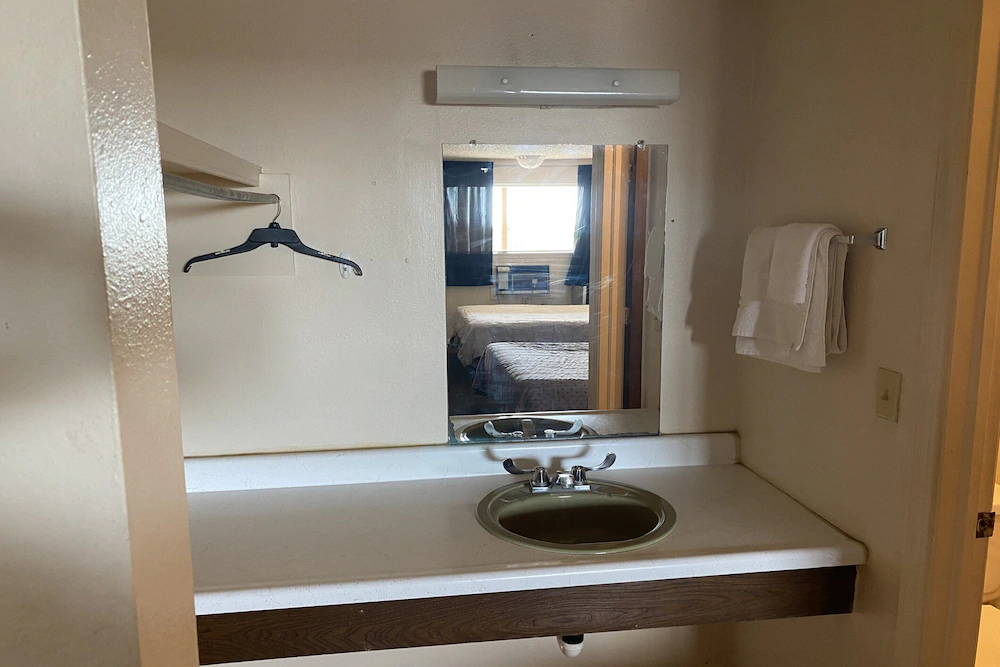 Hotel Cyril OK US-277 by OYO Rooms