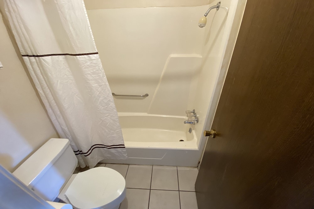 Hotel Cyril OK US-277 by OYO Rooms